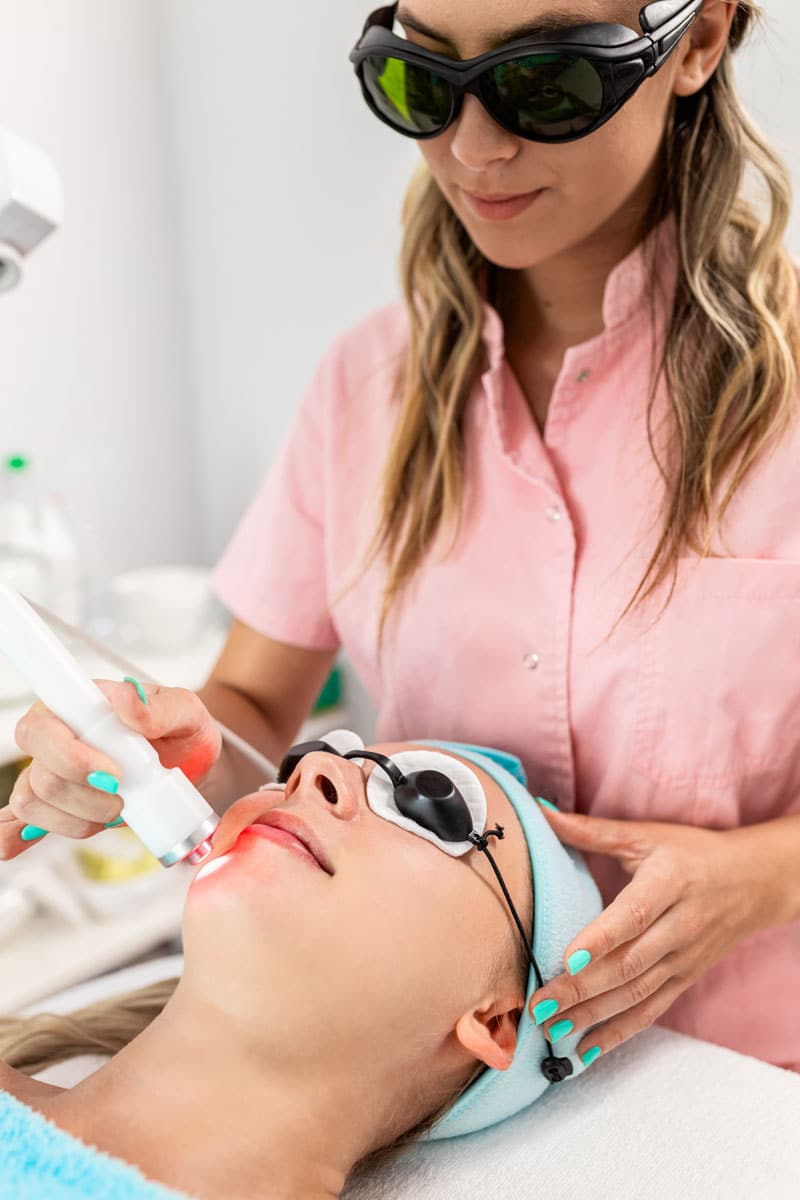 Femme de carrières en esthétique et dans l’industrie de la beauté | ESI Show
